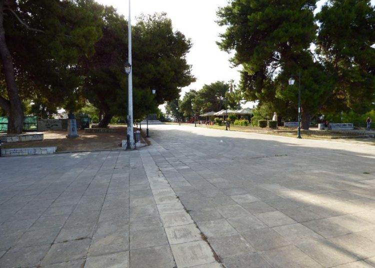 Πύργος: 10χρονος καρφώθηκε σε κάγκελα στο Επαρχείο