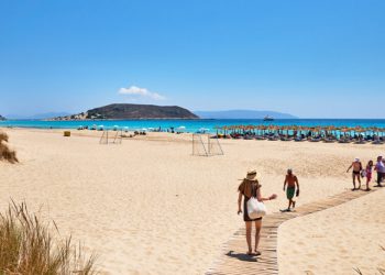 Η πιο εξωτική παραλία της Πελοποννήσου!