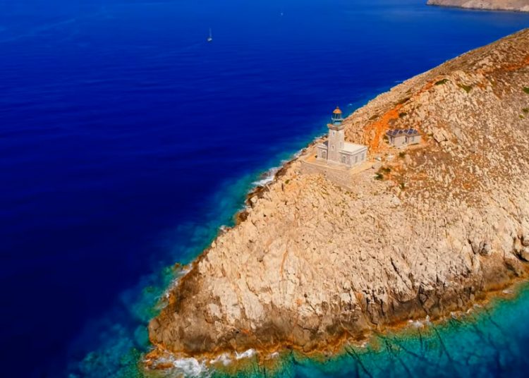 Δείτε από ψηλά το ακρωτήριο Ταίναρο, στο μεσαίο πόδι της Πελοποννήσου, όπου οι αρχαίοι πίστευαν ότι βρισκόταν η πύλη για τον Άδη