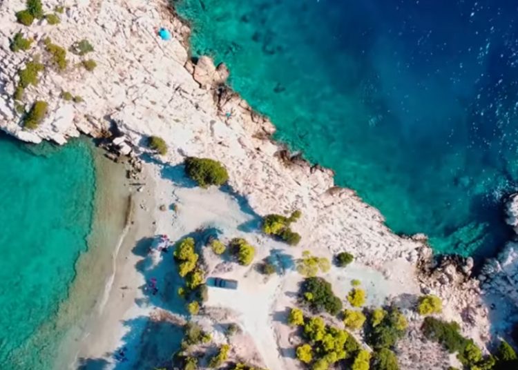 Η εξωτική τοποθεσία στο «παρεξηγημένο» νησί… δίπλα στην Πελοπόννησο