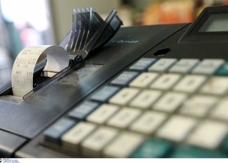 Μέχρι τον Οκτώβριο η αντικατάσταση των ταμειακών μηχανών παλαιού τύπου – Ποιες επιχειρήσεις θα προηγηθούν