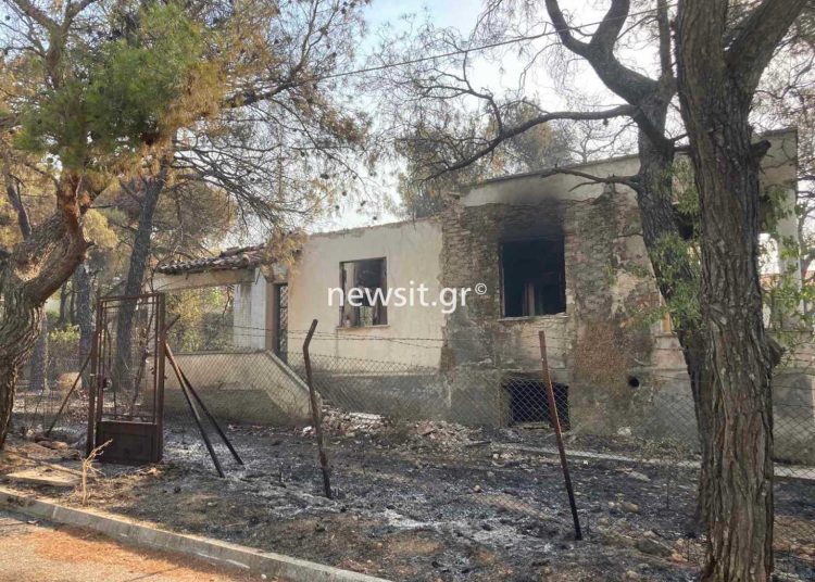 Φωτιά στην Βαρυμπόμπη: Πληροφορίες για 80 καμένα σπίτια – Αφανίστηκαν περιουσίες και μεγάλη δασική έκταση