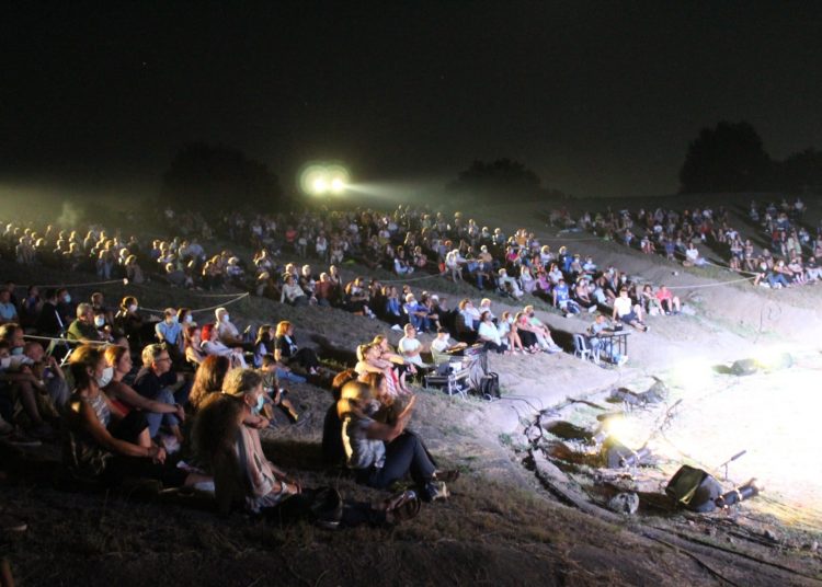 Αρχαίο Θέατρο Ήλιδας: Συγκλόνισαν οι Βάκχες- Σειρά έχει η Αντιγόνη το Σάββατο