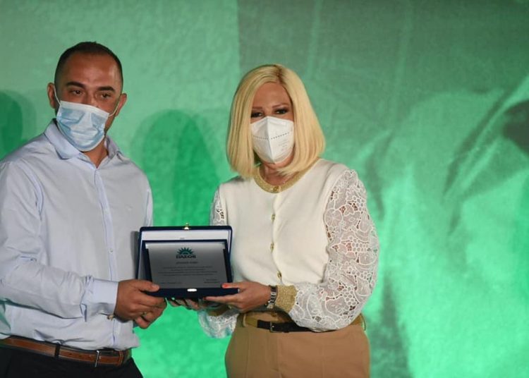 Βραβεύτηκε ο Υπεύθυνος του Γραφείου Εθελοντισμού του Δήμου Πύργου Γιάννης Πλεμμένος