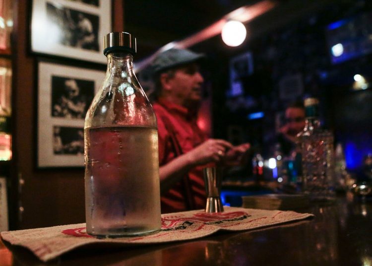 Κρέστενα: Είχε ανεμβολίαστους στο μαγαζί του-2 χιλ. ευρώ πρόστιμο & 300 στους πελάτες