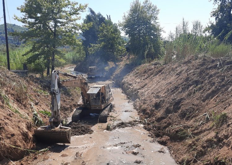 Ηλεία: Καθαρίζονται τα ¨δύσκολα¨ σημεία στις πυρόπληκτες περιοχές