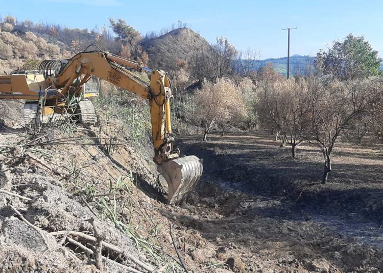 Συνεχίζονται οι καθαρισμοί ποταμών και ρεμάτων από την Περιφέρεια