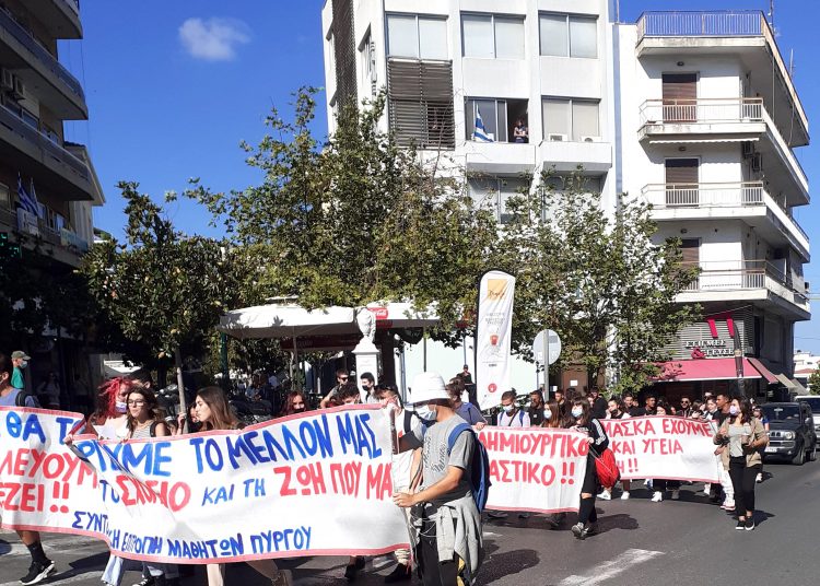 ΠΥΡΓΟΣ: Πορεία μαθητών στο κέντρο της πόλης