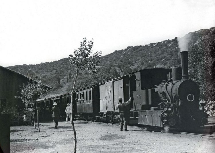 Ο Μίκης Θεοδωράκης και ο ¨Κωλοσούρτης¨ Κατακόλου-Πύργου-Η ιστορία του τραγουδιού ¨Η Μαργαρίτα η Μαργαρώ¨