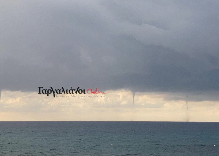 Εντυπωσιακοί υδροστρόβιλοι έκαναν την εμφάνισή τους στον Κυπαρισσιακό Κόλπο
