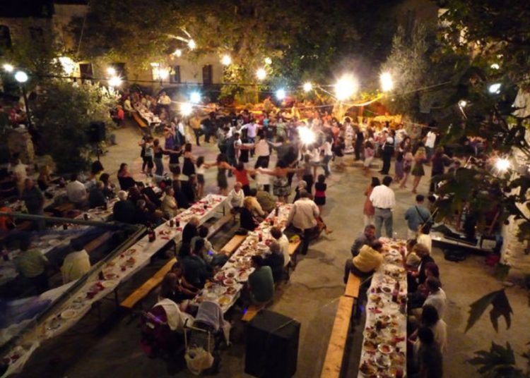 «Είμαστε για τα πανηγύρια»: Πώς βγήκε η φράση και τι σχέση έχει με την Πελοπόννησο;