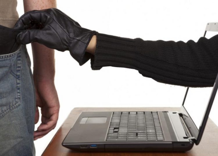 Πύργος: Έκλεψε 200 ευρώ μέσω εφαρμογής λεφτά στο λεπτό