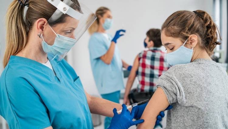 Οκτώβριο ξεκινούν εμβολιασμοί για κορονοϊό στον παιδίατρο – Δείτε τη διαδικασία