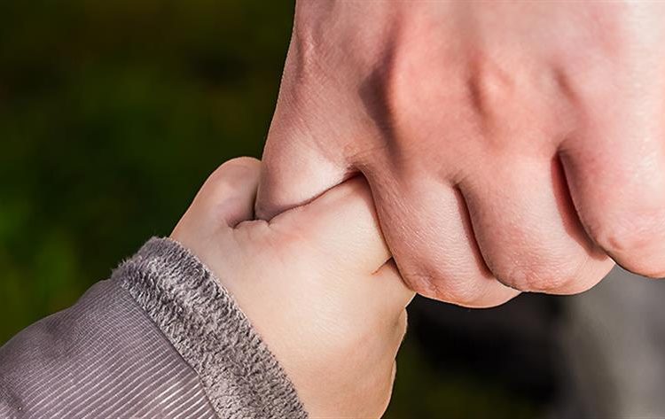 1 στα 3 παιδιά στην Ελλάδα κινδυνεύουν από φτώχεια