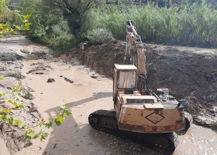 Συνεχίζονται οι εργασίες καθαρισμού ποταμών και ρεμάτων από την Περιφέρεια