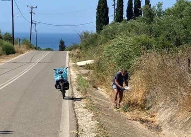 Γλύφα: Ο Φιλέλληνας που μαζεύει τα σκουπίδια γιατί αγαπά το περιβάλλον
