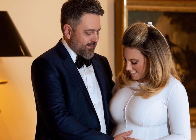 Μαίρη Κατράντζου: Ποζάρει με φουσκωμένη κοιλίτσα