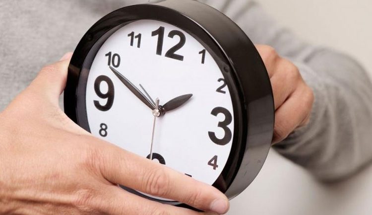 Αλλαγή ώρας: πότε γυρίζουμε τα ρολόγια μας