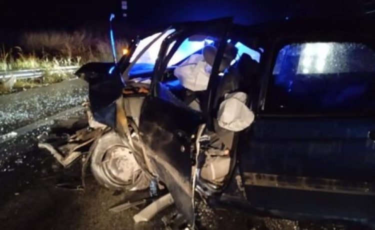 Καρμανιόλα Πατρών – Πύργου: Σφοδρή σύγκρουση οχημάτων την νύχτα – Φώτο