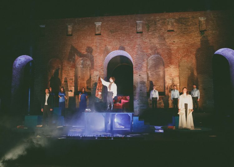 Με την παράσταση μουσικού θεάτρου «Lord Byron: Ποιήματα στη λάσπη» συνεχίζονται στο Δήμο Ήλιδας οι εκδηλώσεις για τα 200 χρόνια  από την Επανάσταση του 1821