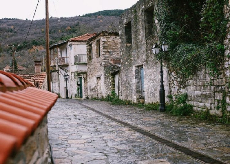 Το “άγνωστο” χωριό της Πελοποννήσου σε υψόμετρο 900 μέτρων… τόπος καταγωγής των Νιάρχου- Γουλανδρή και άλλων