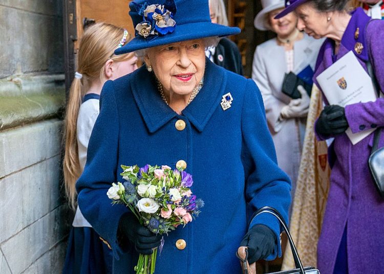 Ανησυχία για την υγεία της βασίλισσας Ελισάβετ: «Η αλήθεια είναι πολύ χειρότερη απ’ όσο νομίζουμε»