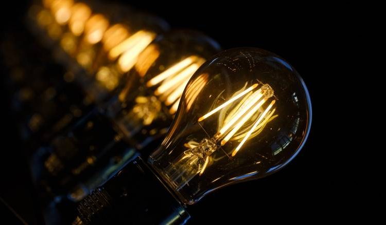 Ηλεκτρικό ρεύμα: Εξοντωτικοί οι λογαριασμοί για τους καταναλωτές – Στα ύψη η τιμή της μεγαβατώρας