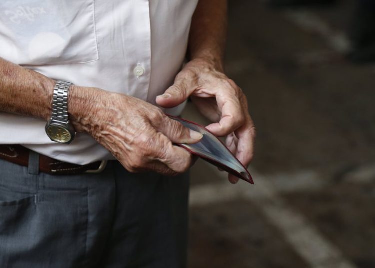 Kαταβολή σύνταξης στους αγρότες με οφειλές ΟΓΑ – Έξι παραδείγματα