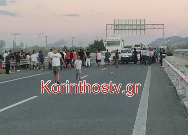 Έκλεισαν την Κορίνθου – Πατρών στο Ζευγολατιό: Διαμαρτυρία Ρομά για τον θάνατο του 20χρονου