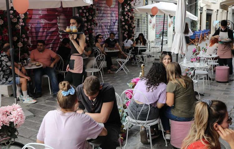 «Επανεκκίνηση Εστίασης»: Επιπλέον 3.412 μικρομεσαίες επιχειρήσεις εντάσσονται στην Δράση