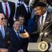 Στον Λευκό Οίκο Γιάννης και Θανάσης Αντετοκούνμπο: Η αποθέωση από τον Μπάιντεν, οι αναφορές στα Σεπόλια, η συγκίνηση