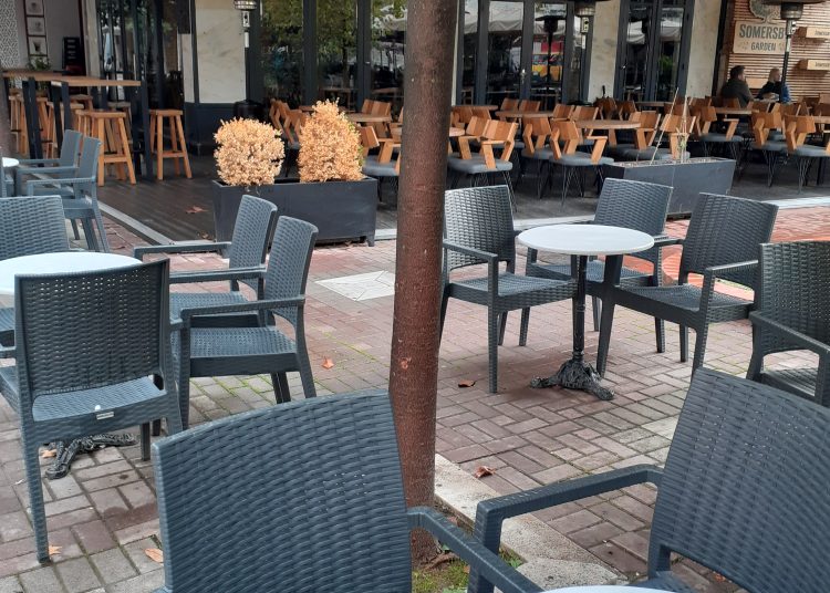 ΠΥΡΓΟΣ: Νέκρωσε η αγορά! Κλειστά καφέ, εστίαση, εμπορικά καταστήματα (φωτο)