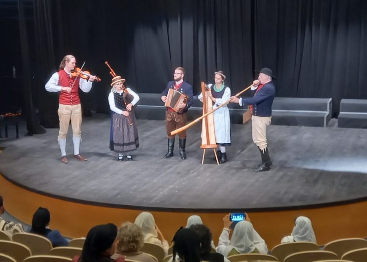 Ένα όμορφο μουσικό ταξίδι χάρισαν 45 νέοι από το Μπάλιγκεν της Γερμανίας στον Πολυχώρο Πολιτισμού Ήλιδας