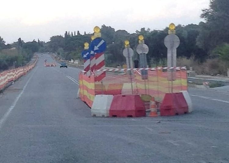 Οδός Κατακόλου: Παγίδες τροχαίων οι νησίδες