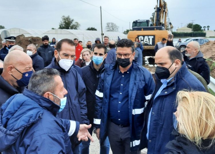 Στις πληγείσες από την κακοκαιρία περιοχές Βάρδας, Μανωλάδας, Βουπρασίου το κυβερνητικό κλιμάκιο