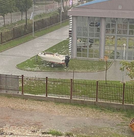 Βάρκα με μεγάλη μηχανή στο «Θεματικό Πάρκο Ξυστρή» έτοιμη… για κρουαζιέρα…