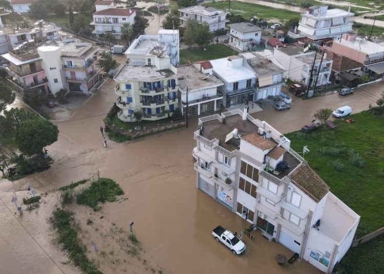 H Hλεία στο χάος! Ένας νεκρός από την κακοκαιρία-Κινδύνεψαν μαθητές-Πλημμύρες από Ολυμπία μέχρι Βάρδα