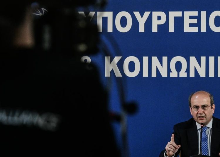 Οικοδόμοι Ηλείας: Συγκέντρωση σήμερα στον Πύργο ενάντια στο εργασιακό του Χατζηδάκη