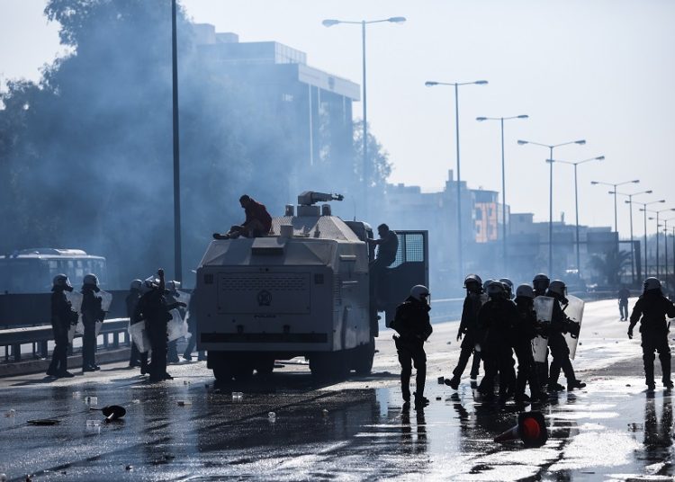 Αστυνομική βία και χημικά στην ειρηνική συγκέντρωση των πυροσβεστών [ΒΙΝΤΕΟ]