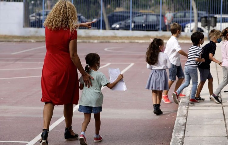 Yφυπουργός Παιδείας: Πιθανή αφαίρεση γονικής μέριμνας στους αρνητές γονείς που δεν στέλνουν τα παιδιά στο σχολείο