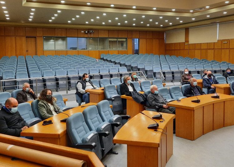 Πυρόπληκτοι ελαιοπαραγωγοί: Δωρεά ελαιόδεντρων από το Αμερικανικό ίδρυμα «Αρετή»