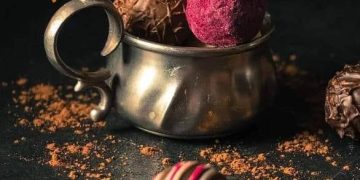 Γιορτινά κεράσματα από το ζαχαροπλαστείο “Πάτσιος” στον Πύργο