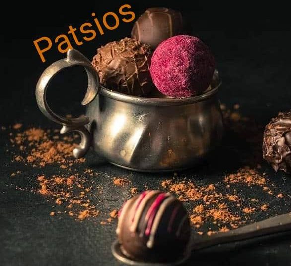 Γιορτινά κεράσματα από το ζαχαροπλαστείο “Πάτσιος” στον Πύργο