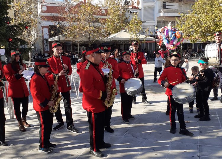 ΠΥΡΓΟΣ: Η Φιλαρμονική “ΑΠΟΛΛΩΝ” έπαιξε τα κάλαντα στους δρόμους και τις πλατείες