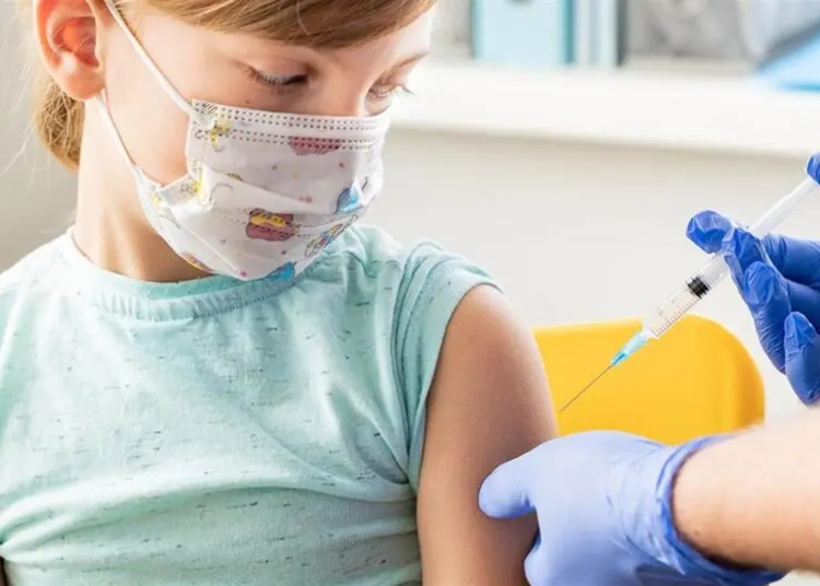 Άνοιξε η πλατφόρμα για τον εμβολιασμό παιδιών από 5 έως 11 ετών