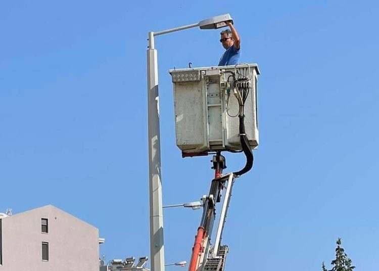 Δήμος Ανδραβίδας-Κυλλήνης: Αντικατάσταση λαμπτήρων στις πλημμυρόπληκτες Κοινότητες