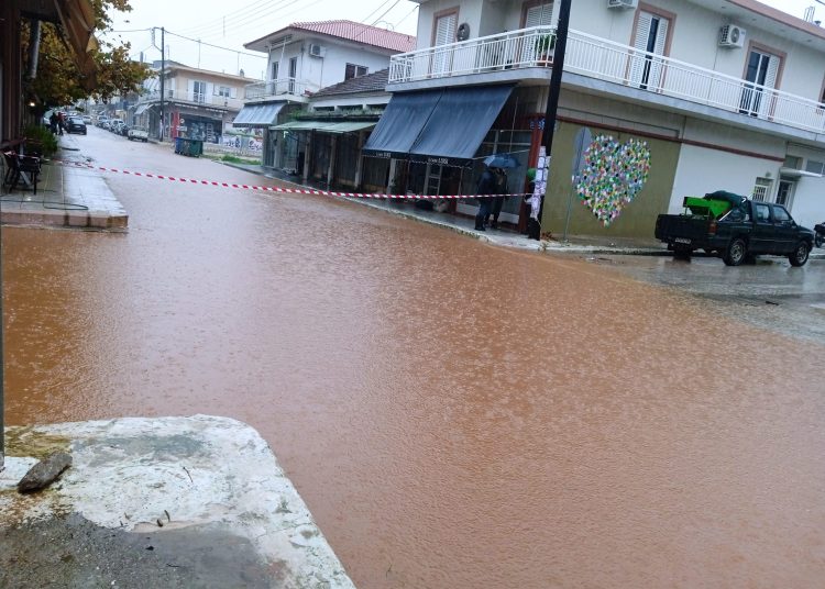 ΗΛΕΙΑ: Πλημμύρες στην Βάρδα – κλειστή η παλιά εθνική οδό Πατρών Πύργου στην Βάρδα (φωτο)