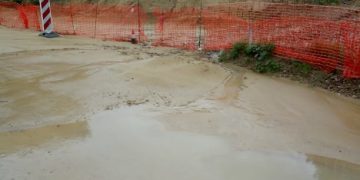 ΠΥΡΓΟΣ: Αδιάβατος κεντρικός δρόμος λόγω λάσπης