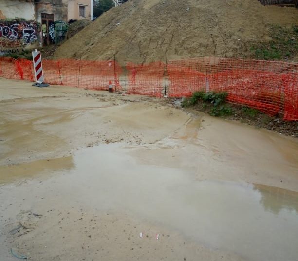 ΠΥΡΓΟΣ: Αδιάβατος κεντρικός δρόμος λόγω λάσπης