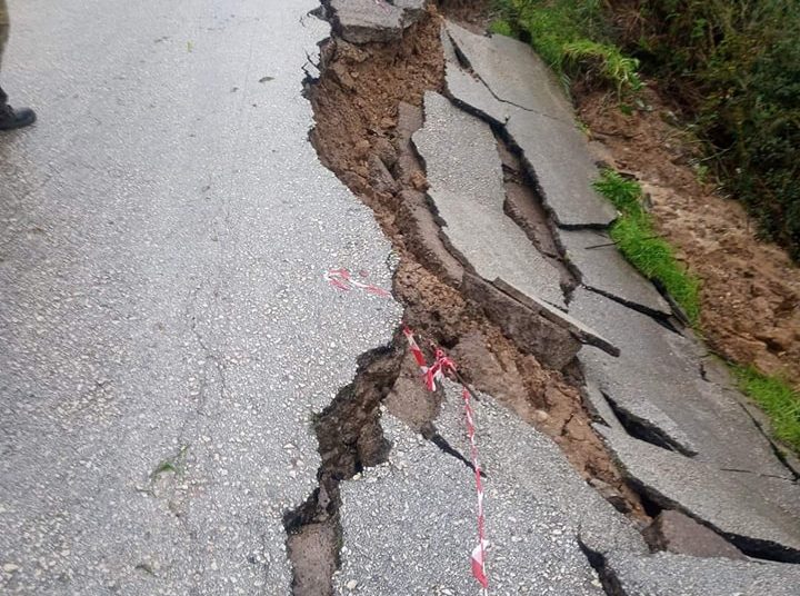 Πλημμυρισμένη η Ηλεία ξανά: Κινδύνεψαν άνθρωποι- πλημμυρίσουν περιοχές στον κάμπο.